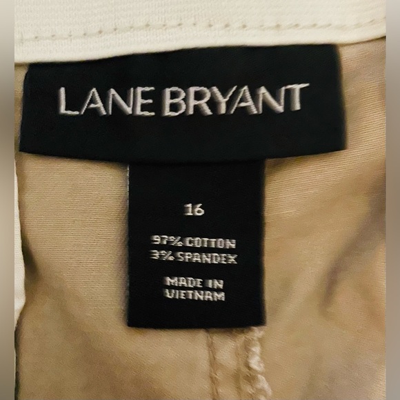 Lane Bryant Women’s Size 16 Khaki Shorts - Picture 3 of 3